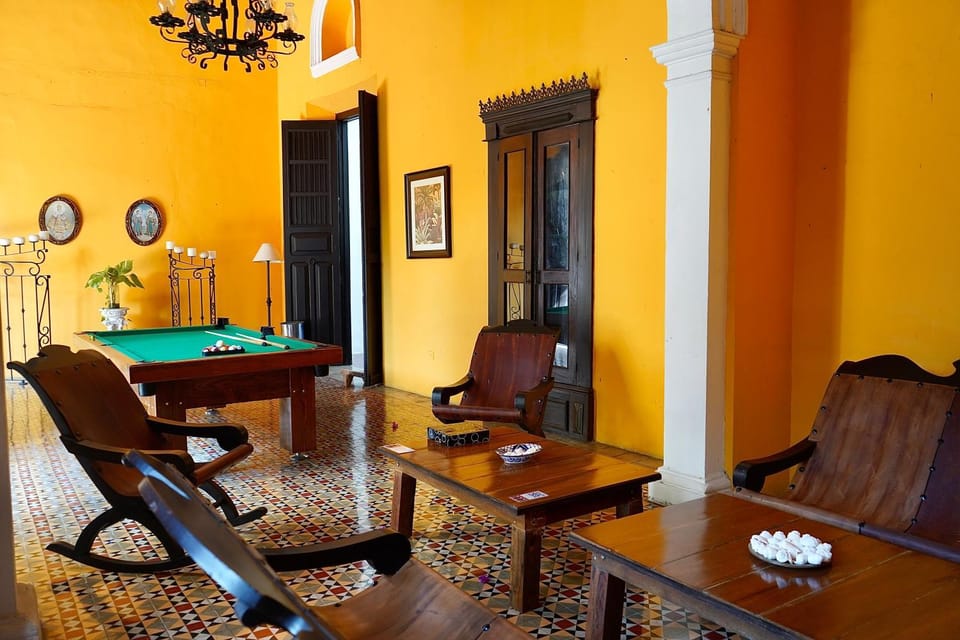 Billiard, Living room, Seating area