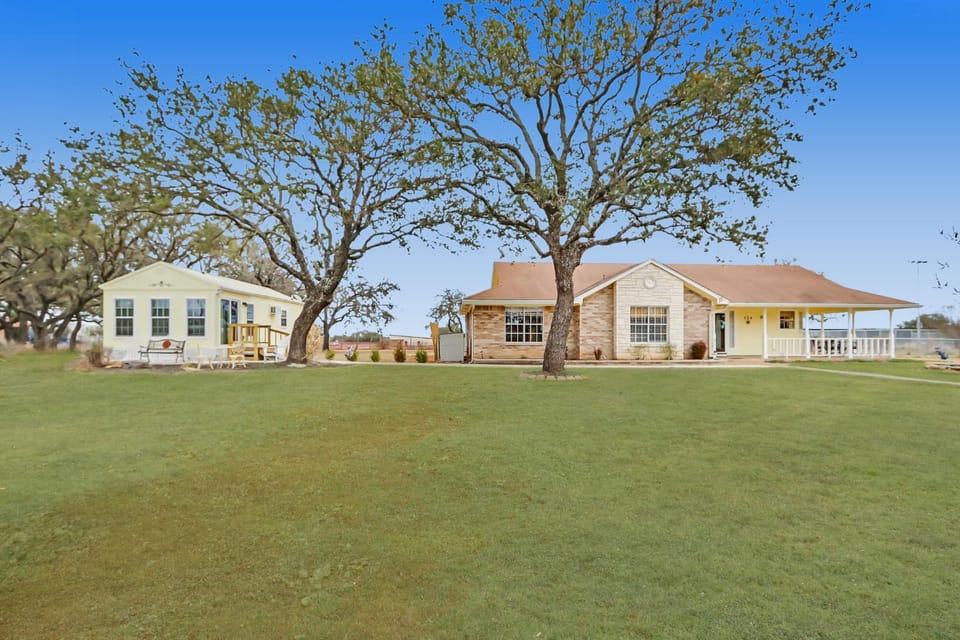 Karas Cottage House in Johnson City