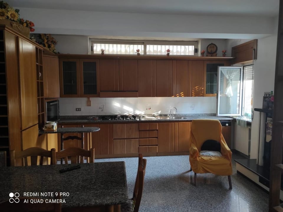 Dining area, kitchen