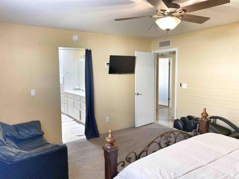 Ultimate Backyard - Pool, Spa, Slide, Views, Golf House in Lake Havasu City