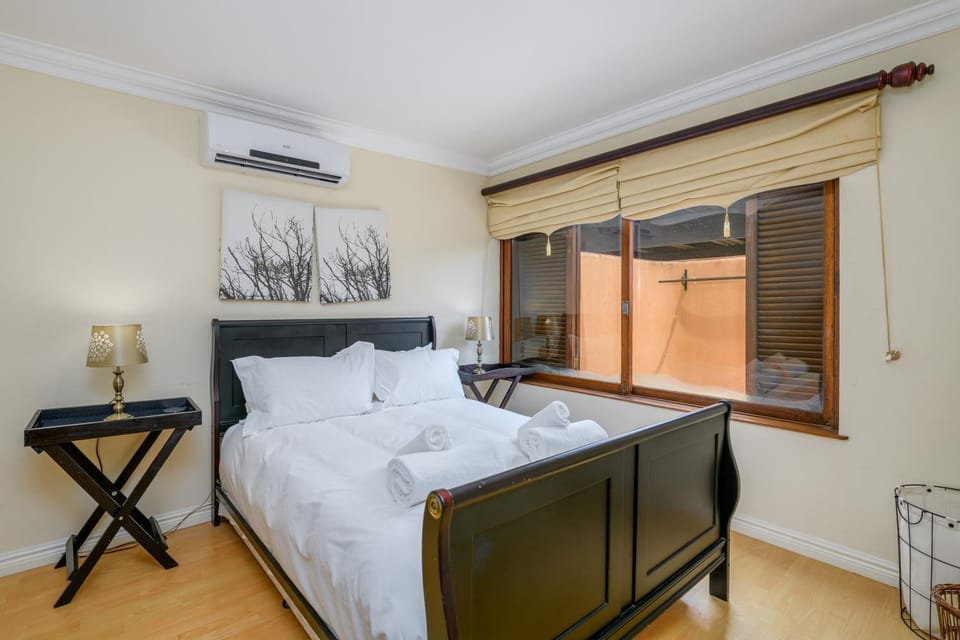 Bed, Photo of the whole room, Bedroom, air conditioner
