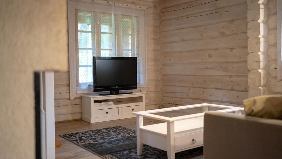 TV and multimedia, Living room, Seating area, Evening entertainment