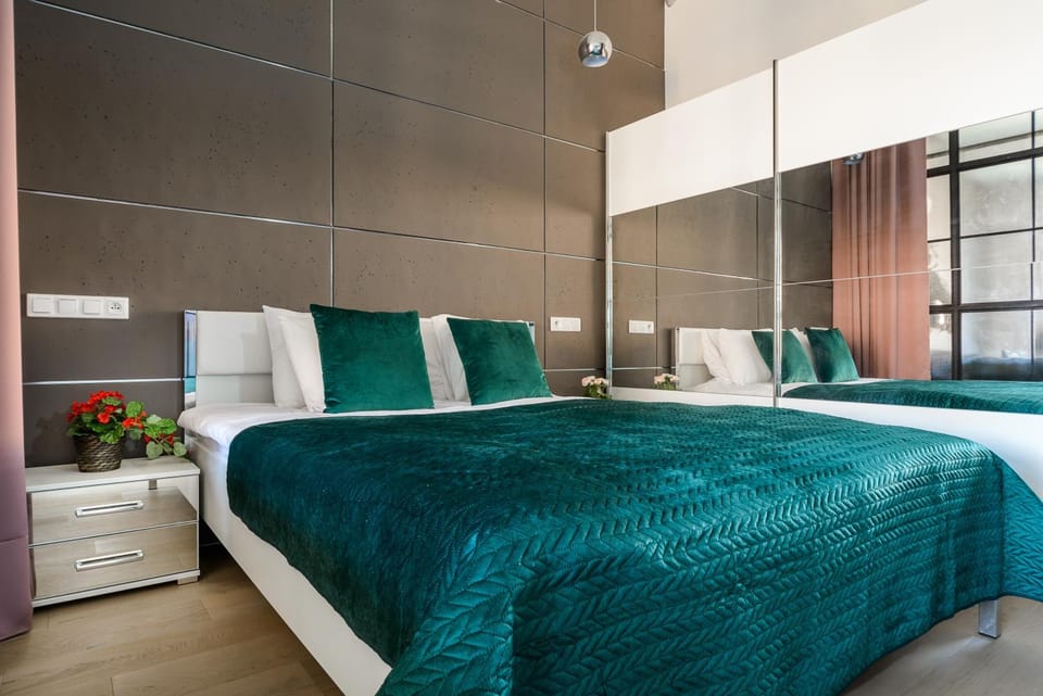 Bed, Living room, Photo of the whole room, Seating area, Bedroom