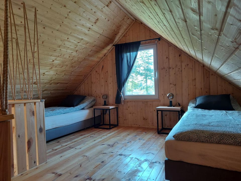 Bed, Photo of the whole room, Bedroom, air conditioner