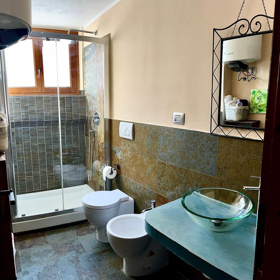 Shower, Bathroom, bidet, towels