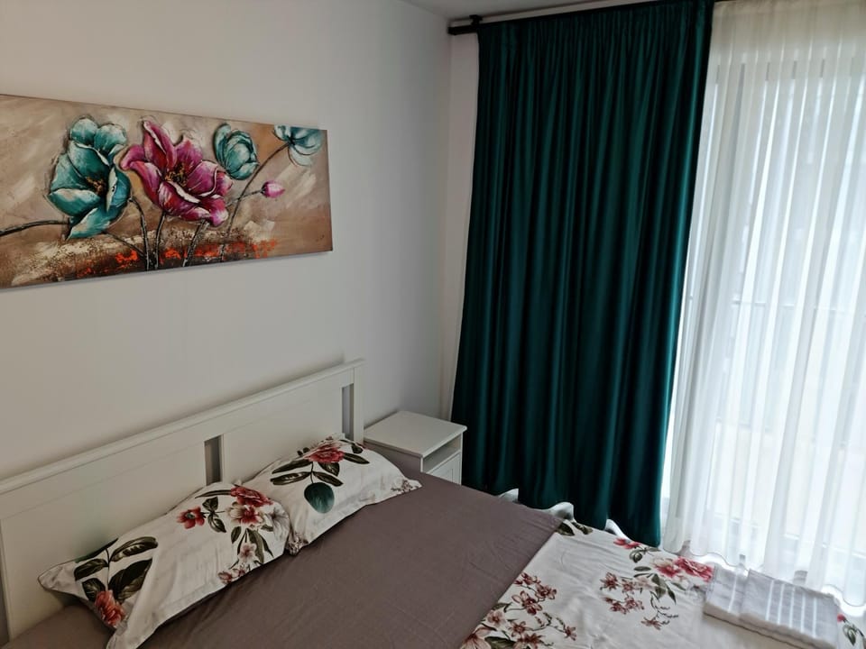 Bed, Photo of the whole room, Decorative detail, Bedroom