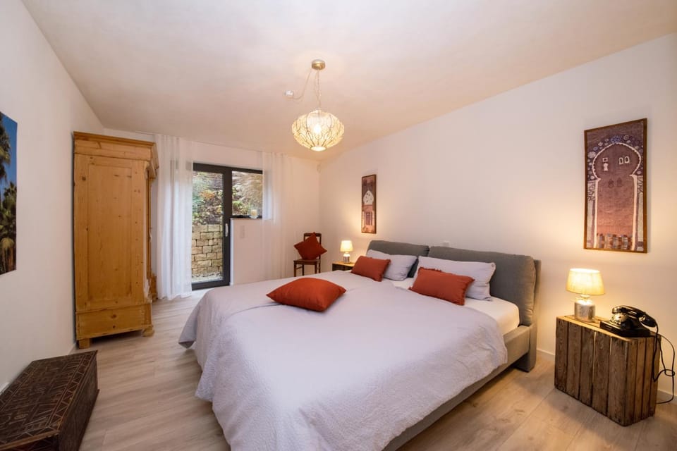 Bed, Photo of the whole room, Bedroom, wardrobe