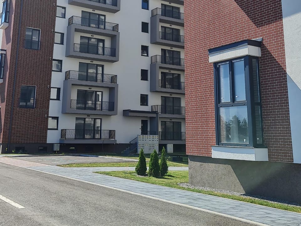 Property building, Patio, Facade/entrance, Garden