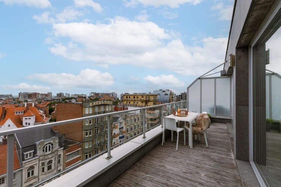 Casiola - Charming apartment near the beach with balcony Apartment in De Panne