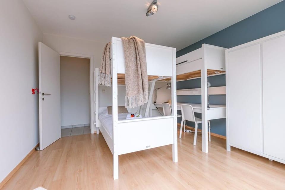 Casiola - Charming apartment near the beach with balcony Apartment in De Panne