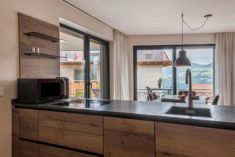 Kitchen or kitchenette, Living room