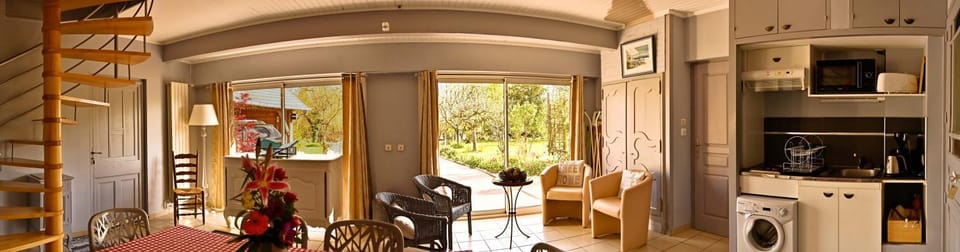Kitchen or kitchenette, Living room, Seating area, Dining area, oven, stove, toaster, washing machine