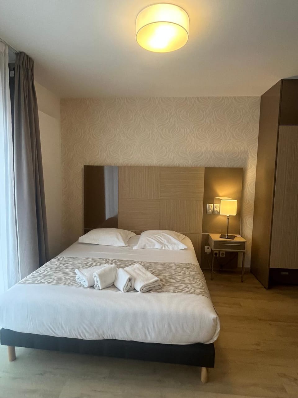 Property building, Bed