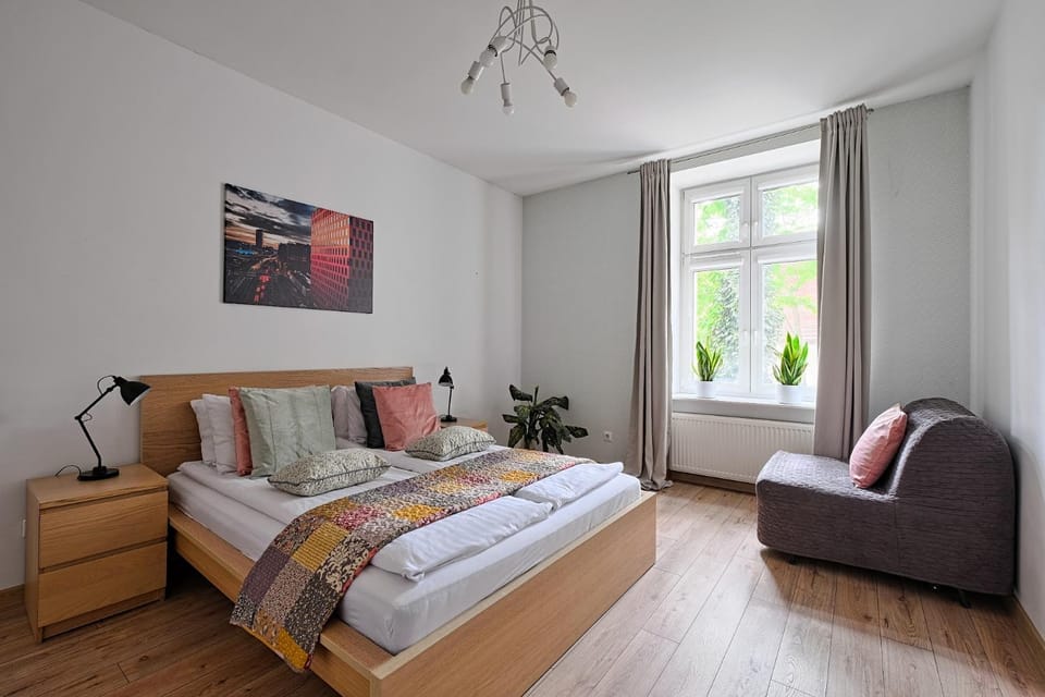 Bed, Photo of the whole room, Bedroom