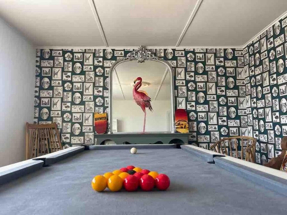 Baywatch Mawgan Porth Spacious Home sleeps 9, Games room, Parking & Garden House in England