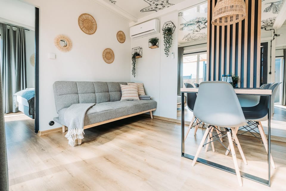 Living room, Seating area, Dining area, Sunrise, air conditioner