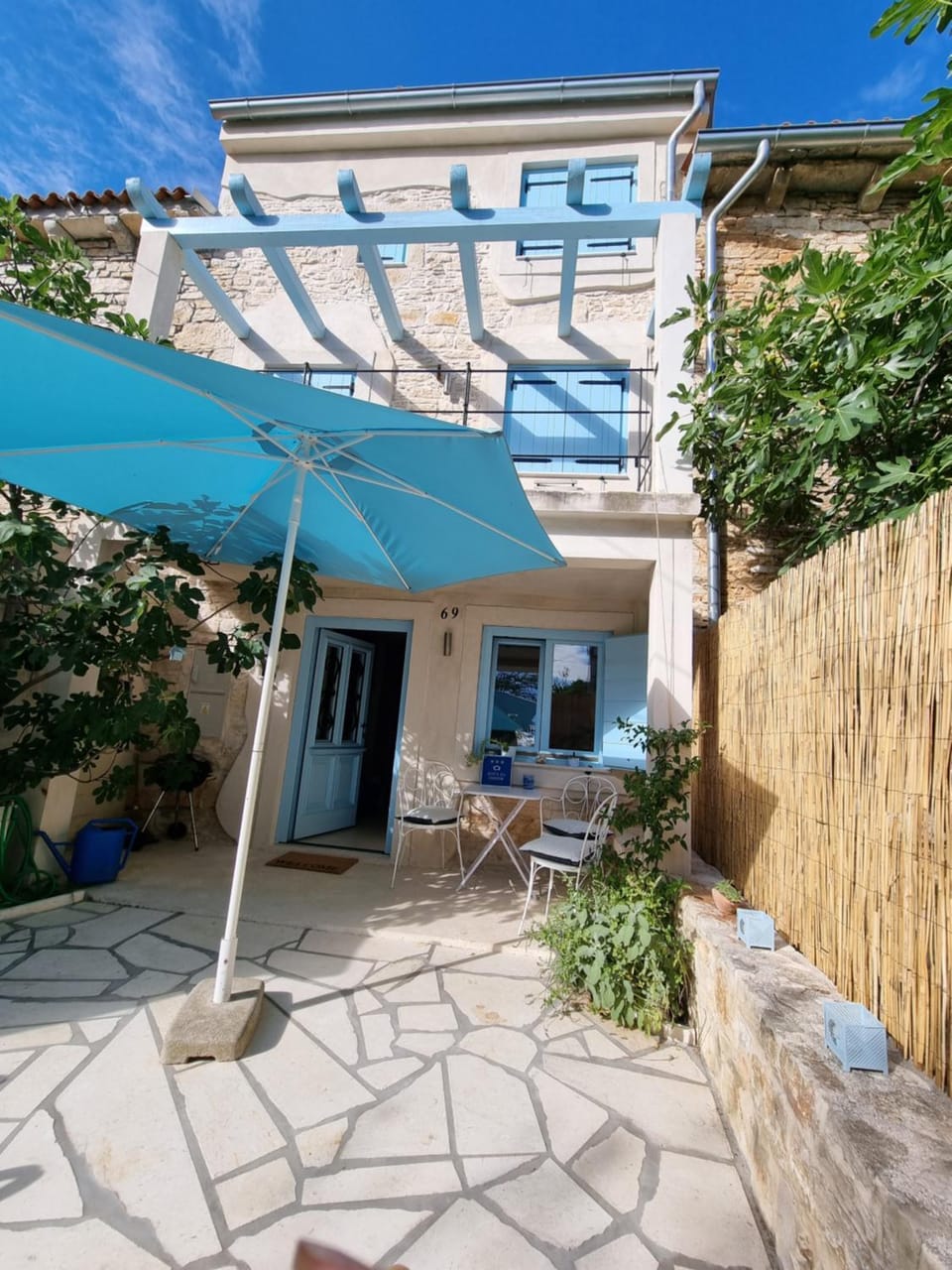 Property building, Patio, Balcony/Terrace, Breakfast