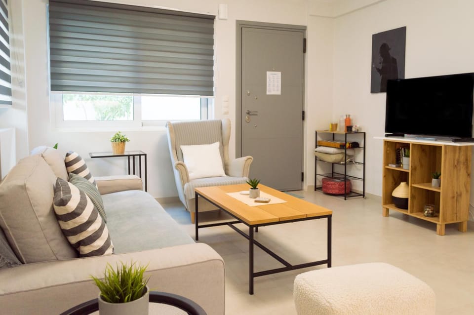 Communal lounge/ TV room, TV and multimedia, Living room, Seating area, Evening entertainment