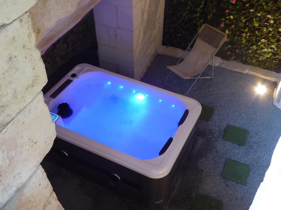 Hot Tub, Spa and wellness centre/facilities