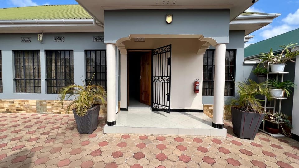 Property building, Facade/entrance, Day
