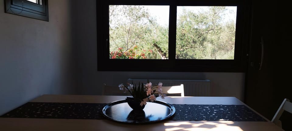 LIOFYTO - Stylish Villa with views to Foinikounda bay downstairs studio Apartment in Messenia