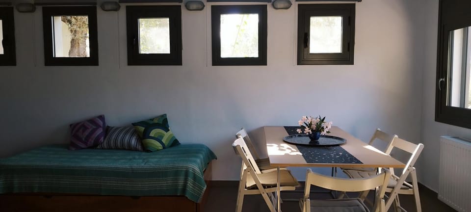 LIOFYTO - Stylish Villa with views to Foinikounda bay downstairs studio Apartment in Messenia
