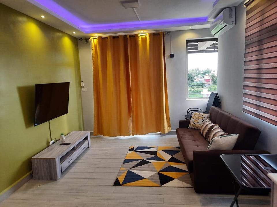 Communal lounge/ TV room, TV and multimedia, Living room, Seating area