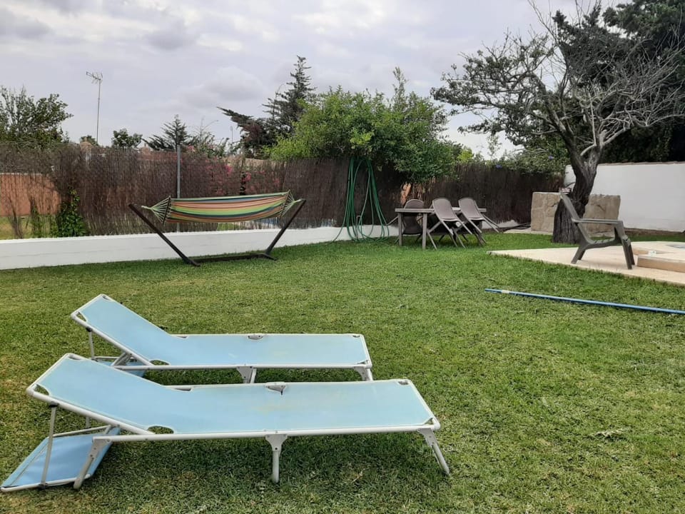 Garden, sunbed
