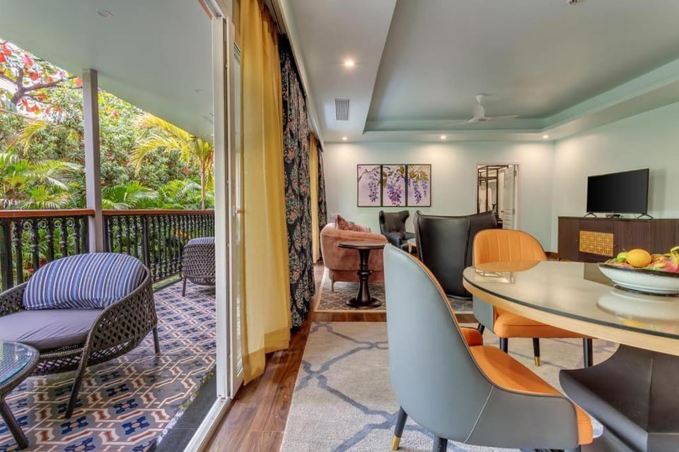 TV and multimedia, View (from property/room), Balcony/Terrace, Living room, Seating area, Dining area