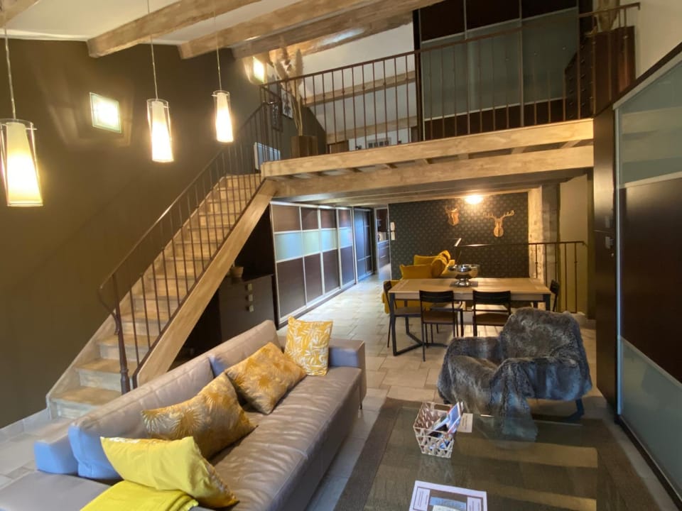 TV and multimedia, Living room, Seating area