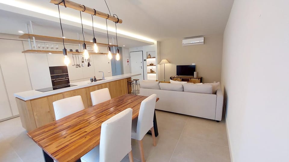 Kitchen or kitchenette, Living room, Seating area, Dining area