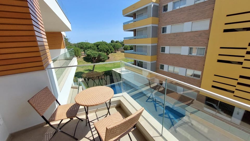 Property building, Balcony/Terrace, Pool view
