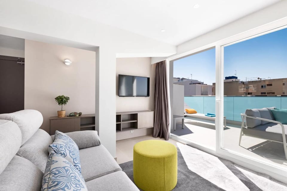 Patio, Balcony/Terrace, Living room, Seating area, sunbed