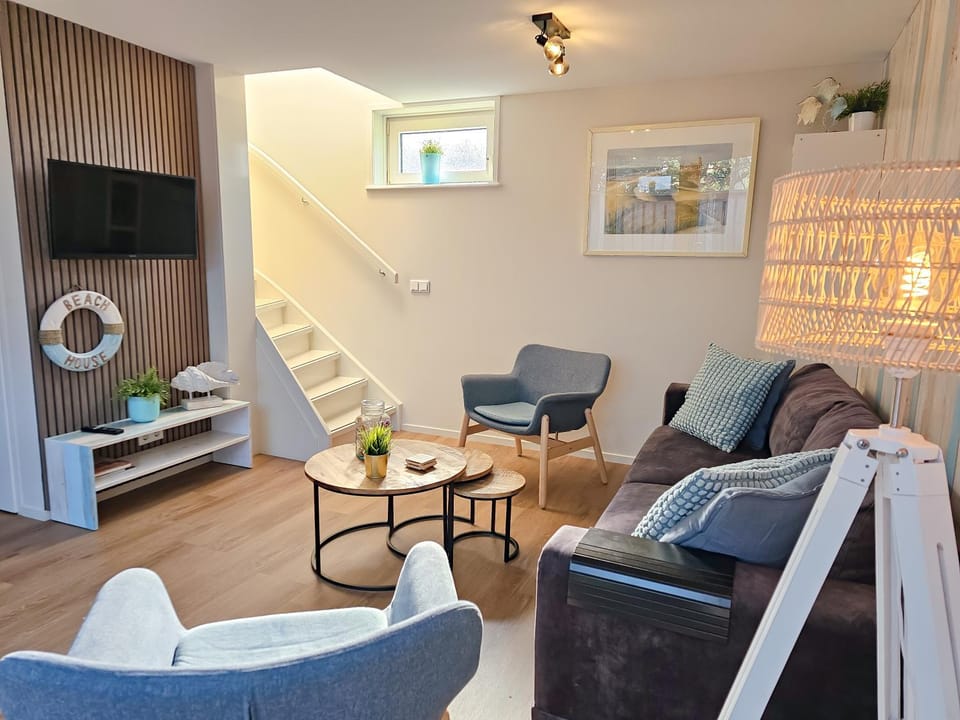 TV and multimedia, Seating area