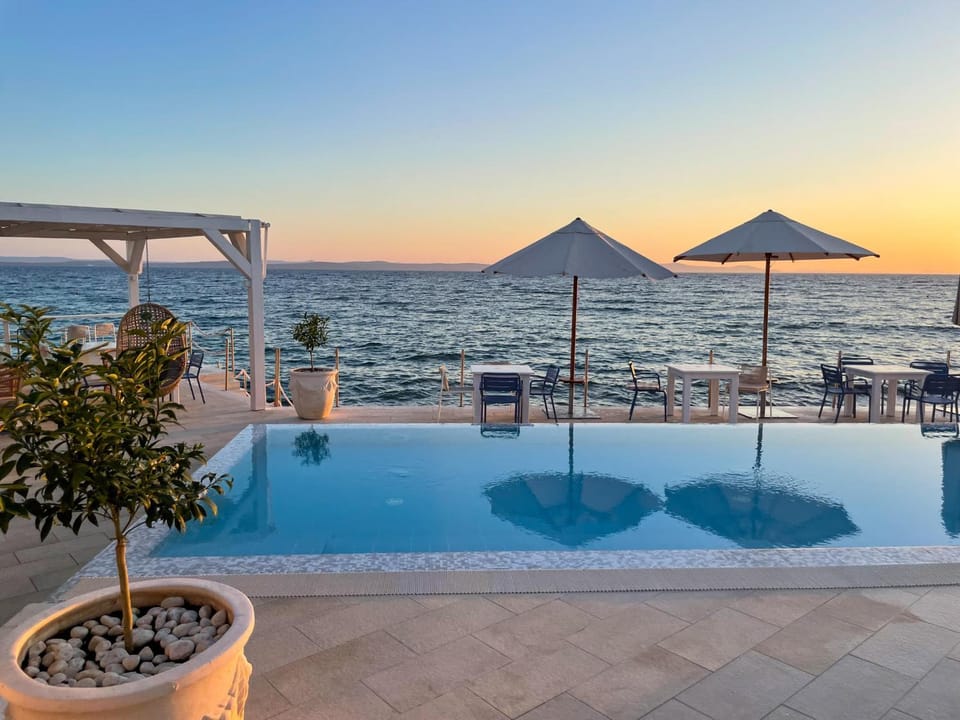 Sea view, Swimming pool