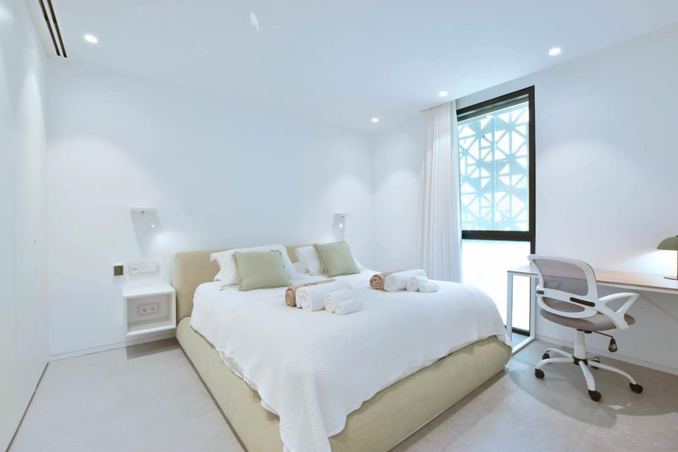 Bed, Bedroom
