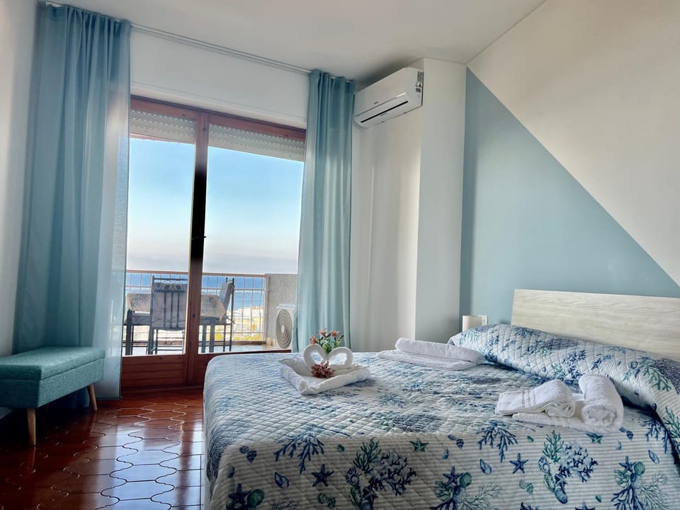 Bed, Balcony/Terrace, Photo of the whole room, Bedroom, air conditioner