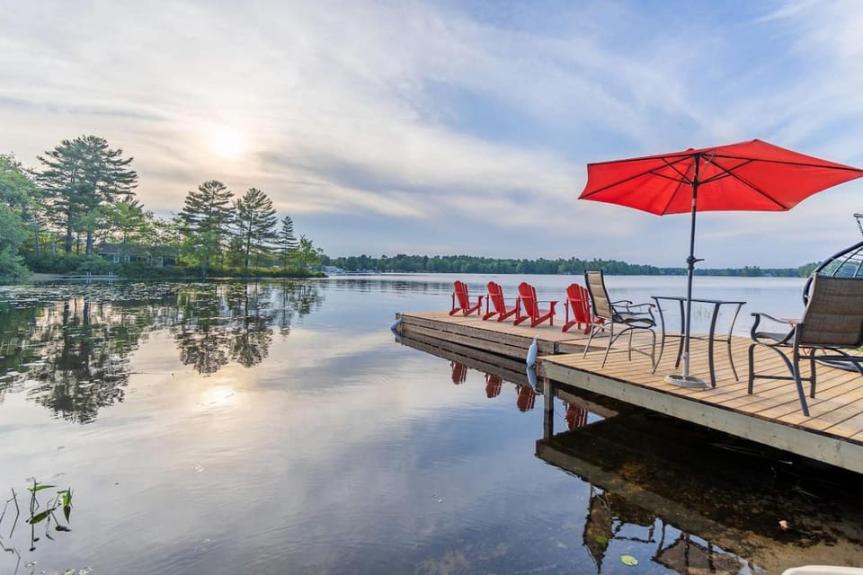 Lakefront Escape Hot Tub & Sauna Retreat House in Gravenhurst