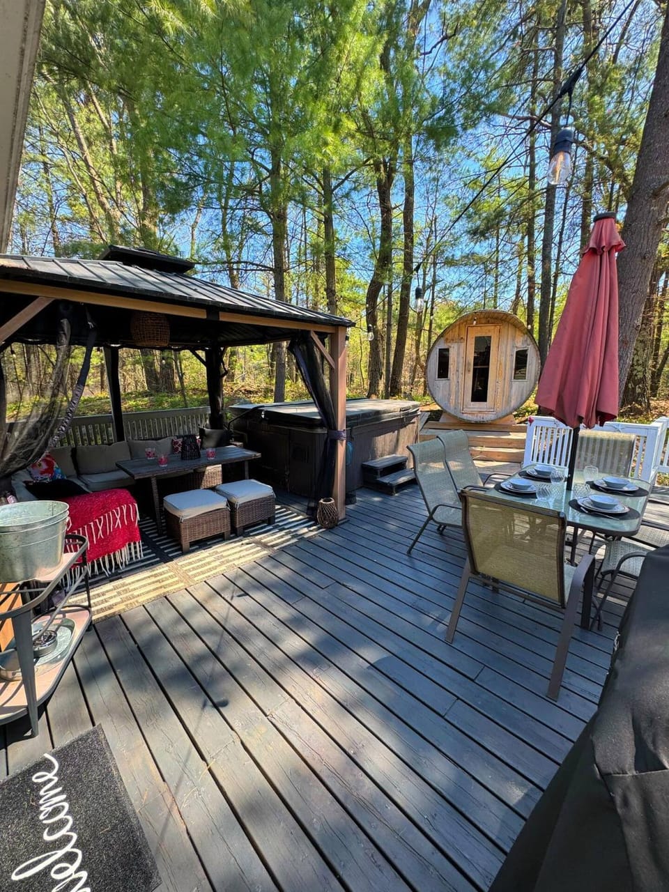 Lakefront Escape Hot Tub & Sauna Retreat House in Gravenhurst