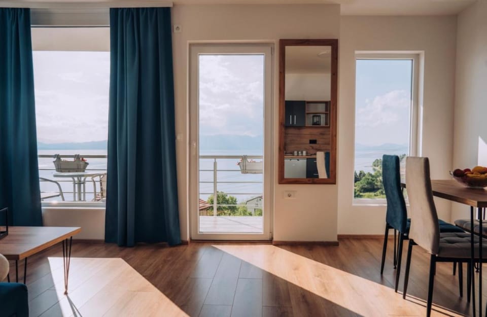 Balcony/Terrace, Seating area, Dining area, Sea view