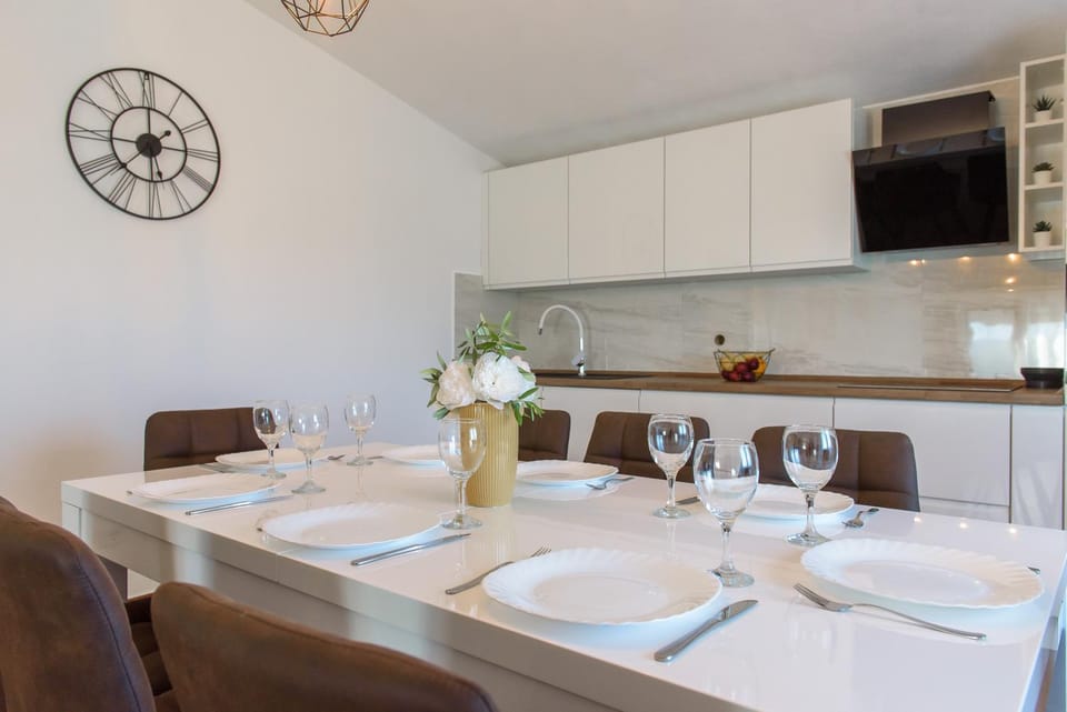 Poolincluded - Holiday Home Maslina House in Šibenik-Knin County, Croatia