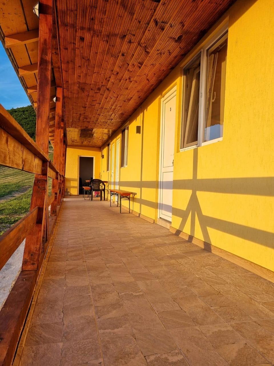 Property building, Day, Balcony/Terrace