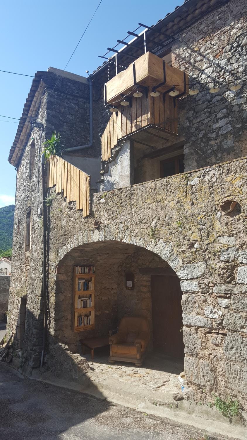 Facade/entrance