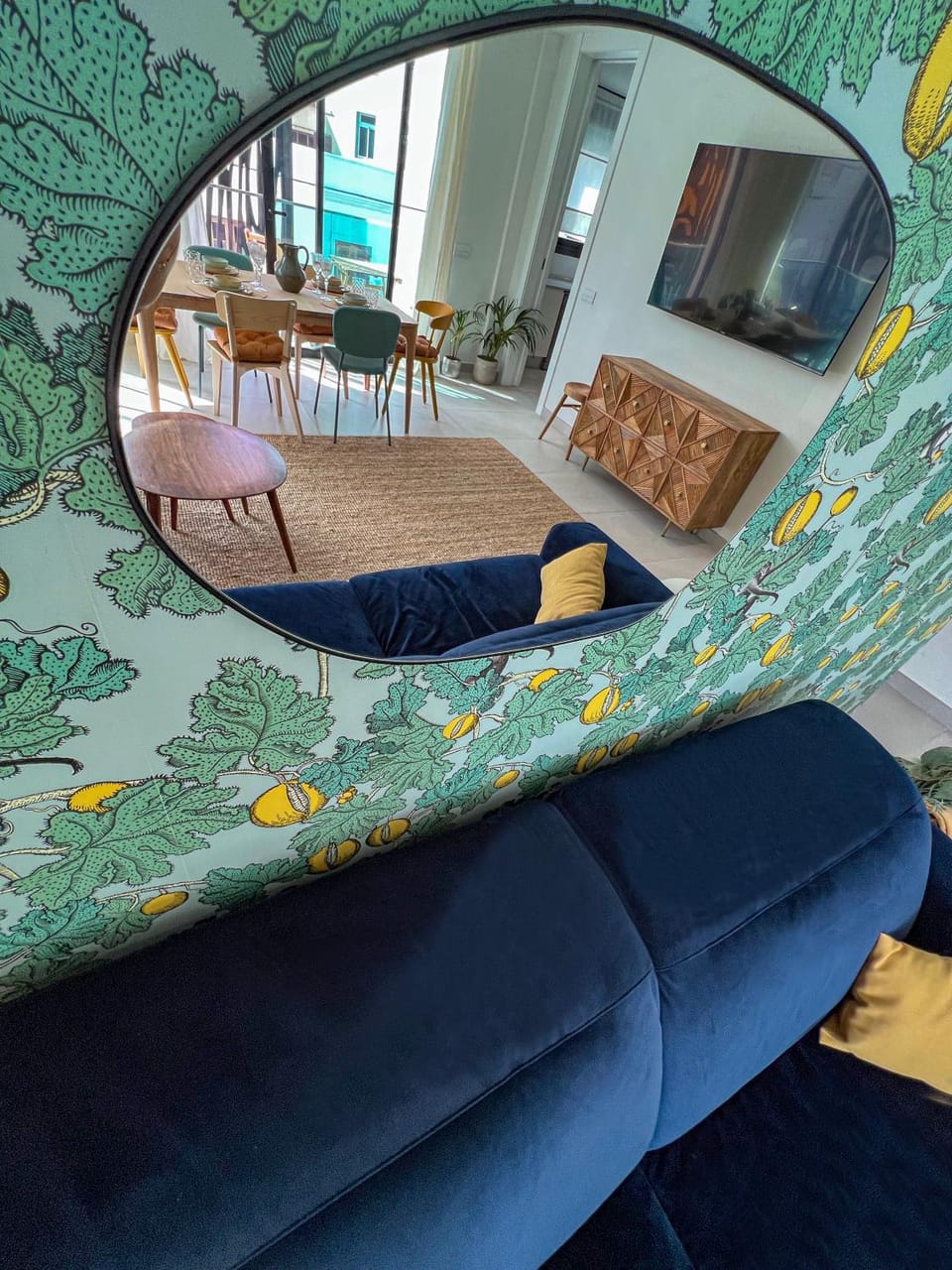 Living room, Seating area, Dining area