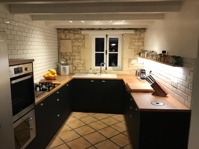 Maison ancienne avec piscine au milieu des vignes Villa in Nouvelle-Aquitaine