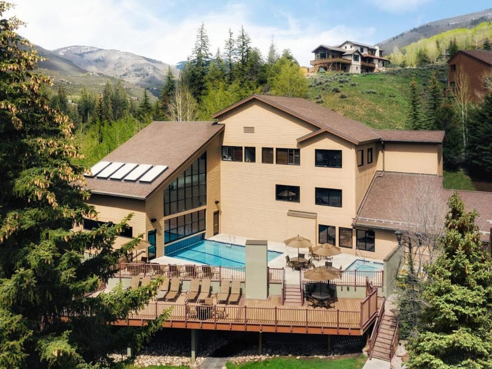 Property building, Swimming pool