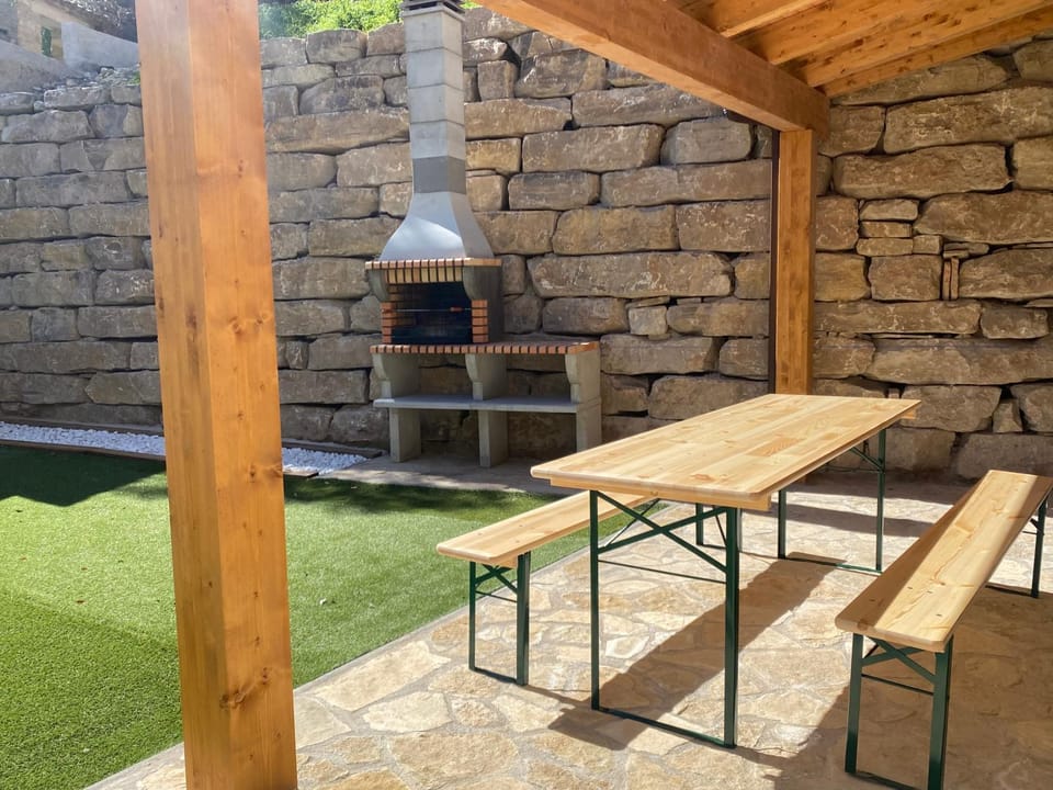 Patio, BBQ facilities