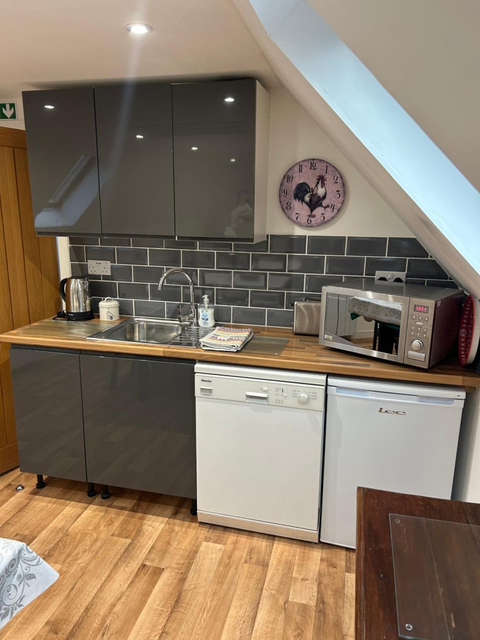 Coffee/tea facilities, dishwasher, toaster