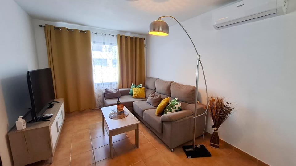 Communal lounge/ TV room, TV and multimedia, air conditioner