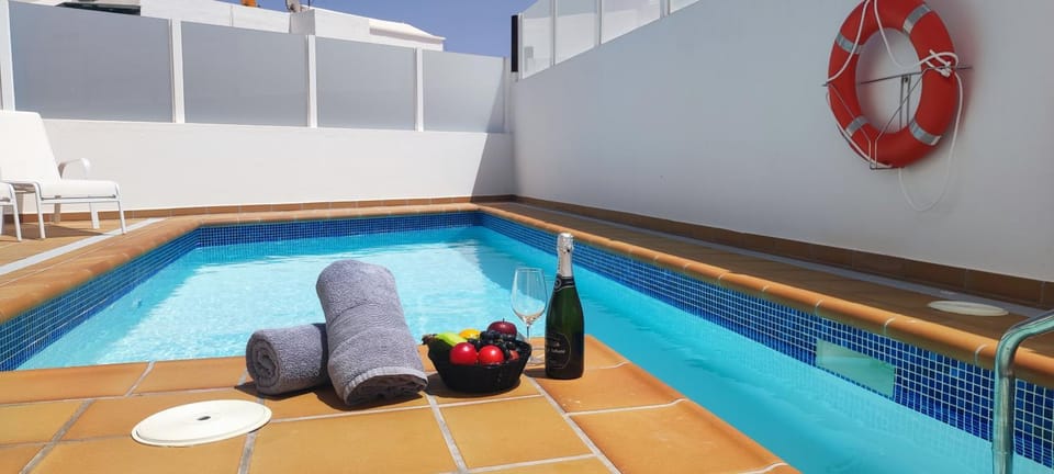 Pool view, Swimming pool, sunbed